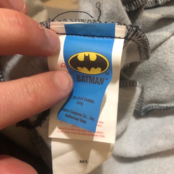 Hooded Batman Zip-Up -- DC Comics - Picture 4 of 5